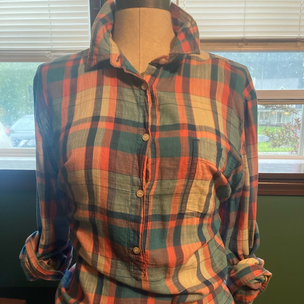 J crew quarter button linen blend top
